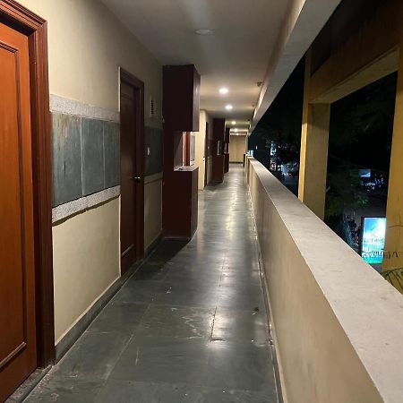 Asr Guesthouse Tirupati Esterno foto